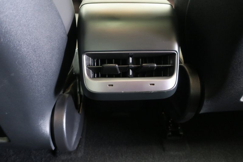 Tesla Model 3 (2023) Long Range Dual Motor SOH 97% - fotka 41 z 47