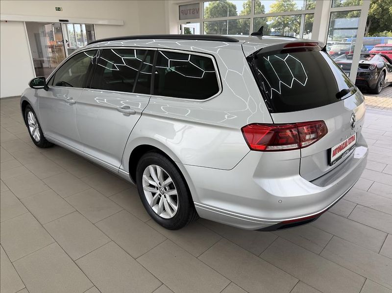 Volkswagen Passat 2,0 TDI, LED, DSG, MirrorLink - fotka 3 z 33