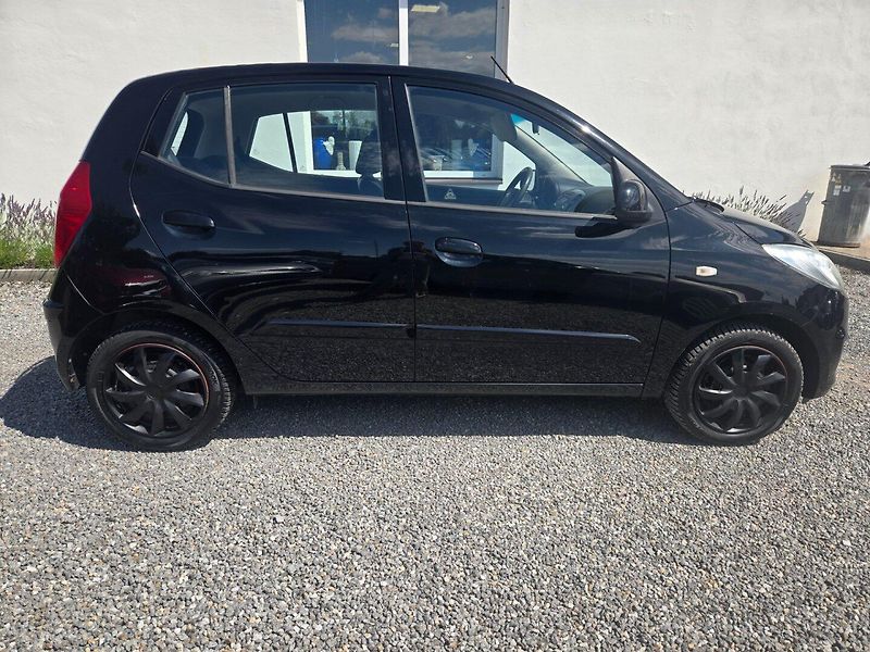 Hyundai i10 (2011) 1.0 i TOP 2sady kol - fotka 2 z 17