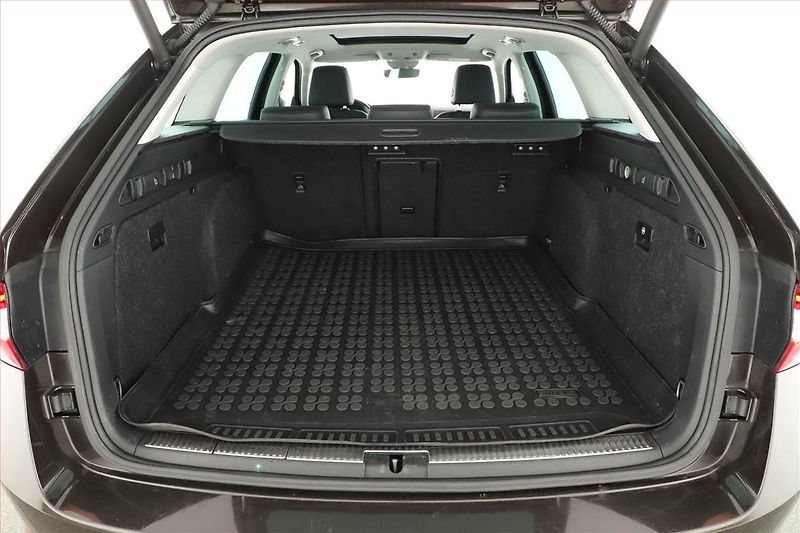 Škoda Superb (2018) 1.5 TSI, Automat, Kůže, Navi - fotka 19 z 20