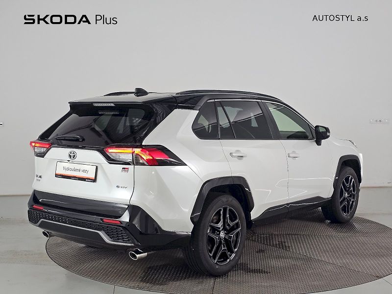 Toyota RAV4 (2025) 2.5HEV 4X4 222k GR SPORT - fotka 2 z 34