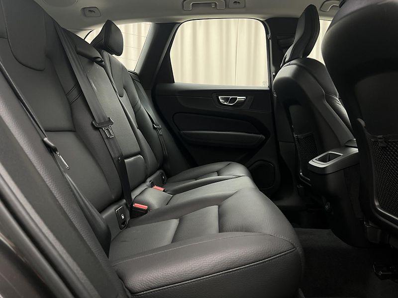 Volvo XC60 B5 AWD INSCRIPTION AUT - fotka 21 z 48