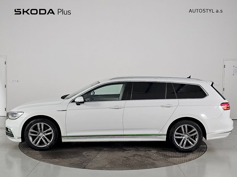 Volkswagen Passat (2018) 2.0TDI 140kW DSG R-line DSG 4x - fotka 3 z 35