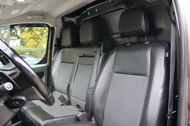 Opel Vivaro (2020) 2.0 BlueHDi/CDTi 130 kW - fotka 26 z 57