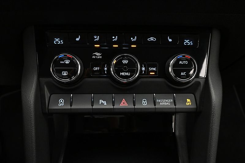 Škoda Karoq 1,5 TSI 110 kW DSG STYLE Záruk - fotka 21 z 32