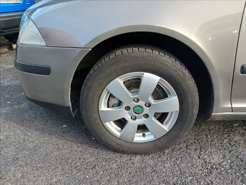 Škoda Octavia 1,9 1,9 TDI 77Kw KOMBI - fotka 15 z 15