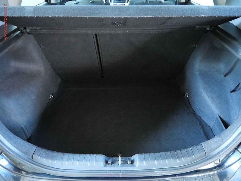 Kia Ceed (2009) 1.4CVVT, ČR, AC, park.čidla - fotka 7 z 20