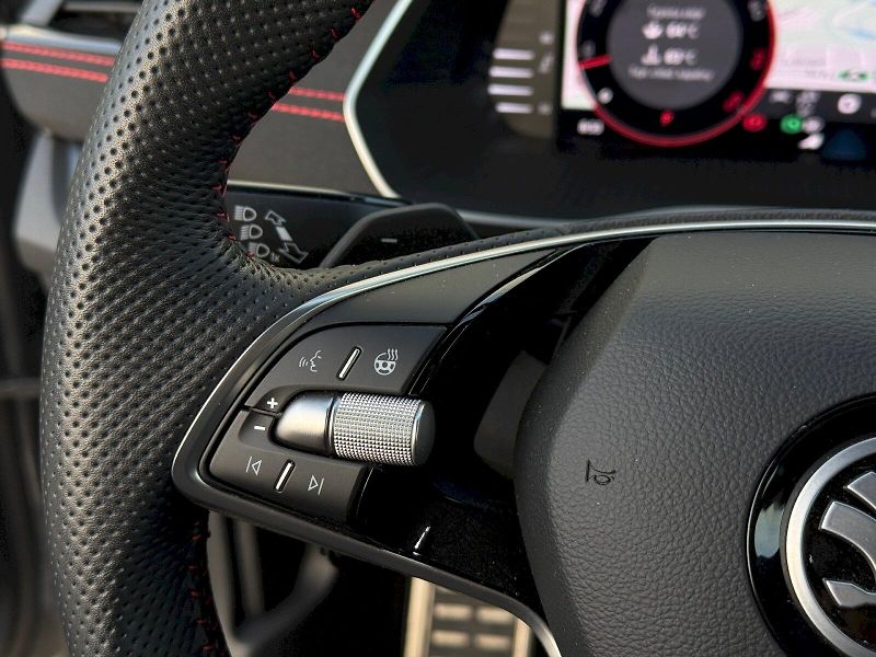 Škoda Octavia (2024) Combi 2.0 TSI 195 kW DSG RS - fotka 16 z 25