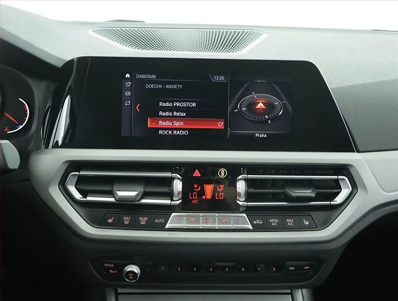 BMW Řada 3 (2019) Advantage 320 d - fotka 12 z 17