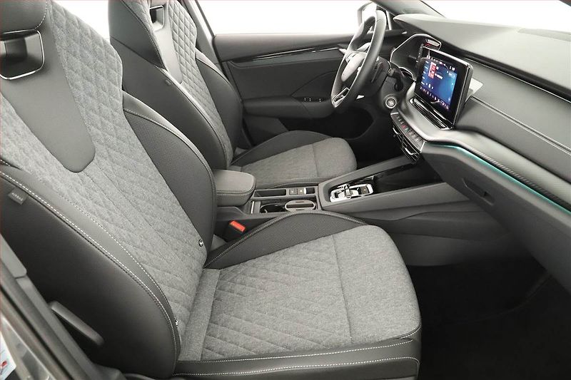 Škoda Octavia (2025) 2.0 TSI, Sportline, Automat - fotka 7 z 21