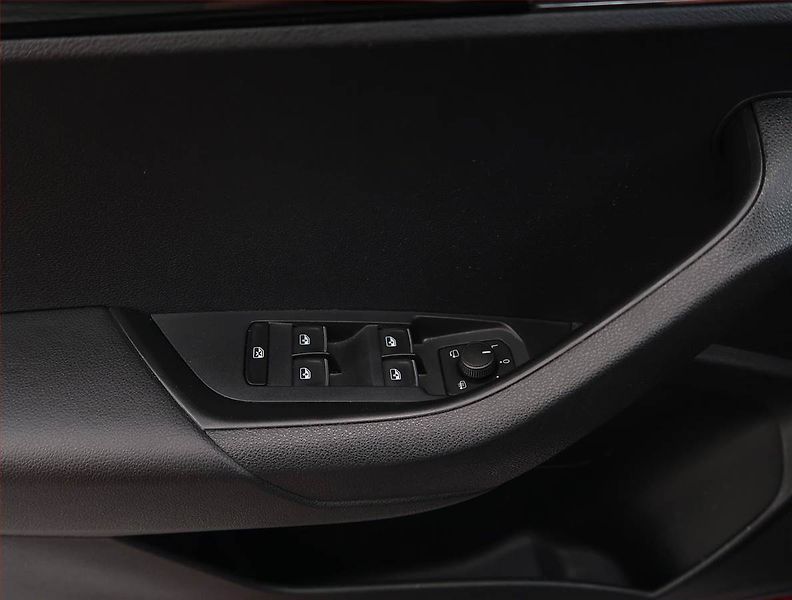 Škoda Karoq (2018) 1.6 TDI, Automat, Serv.kniha - fotka 23 z 23