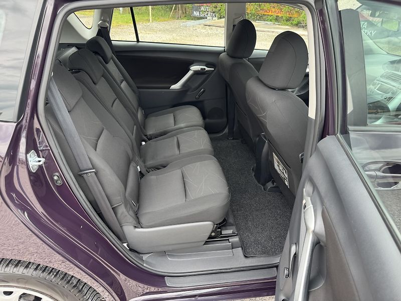 Toyota Verso (2010) 1.6VVTi,rezervace - fotka 27 z 39
