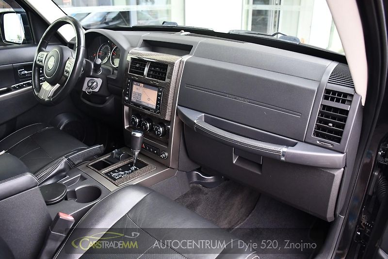 Jeep Cherokee 2.8CRD LIMITED TAŽNÉ - fotka 15 z 44