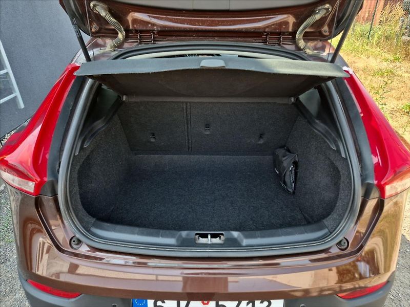 Volvo V40 2,0 D3 Cross Country - fotka 12 z 20