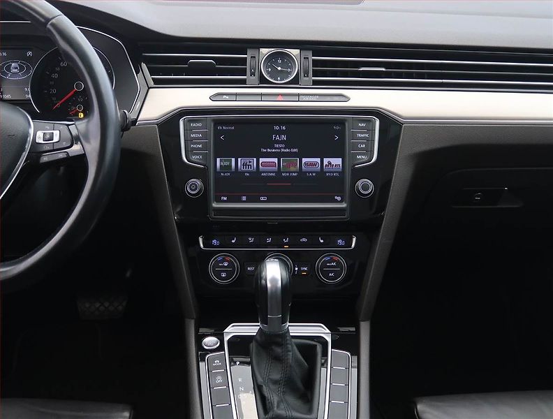 Volkswagen Passat (2016) 2.0 TDI, Automat, Serv.kniha - fotka 12 z 22