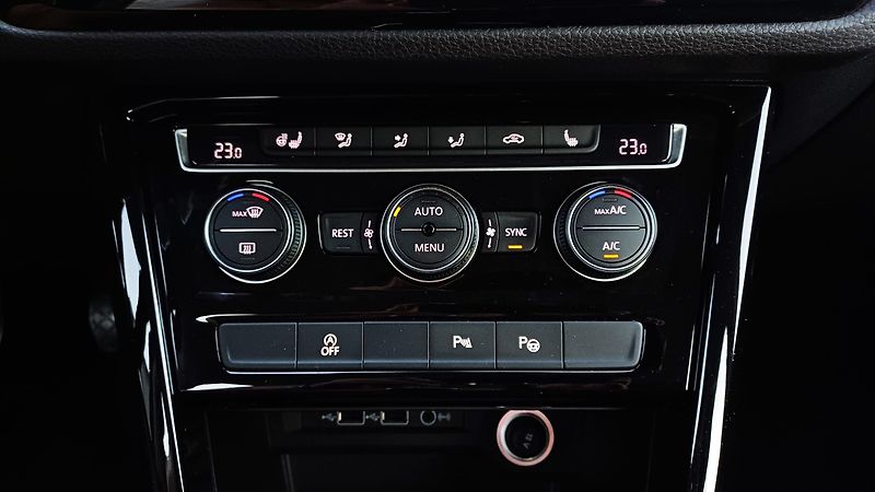 Volkswagen Touran 2.0 TDI 110kW HIGHLINE - fotka 29 z 50