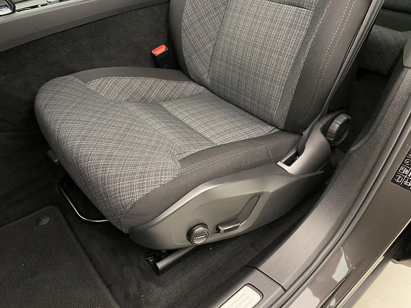 Volvo XC60 B4 CORE AUT CZ - fotka 24 z 45