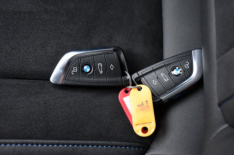 BMW Řada 3 320D xDrive M-SPORT ČR 1.M - fotka 43 z 47