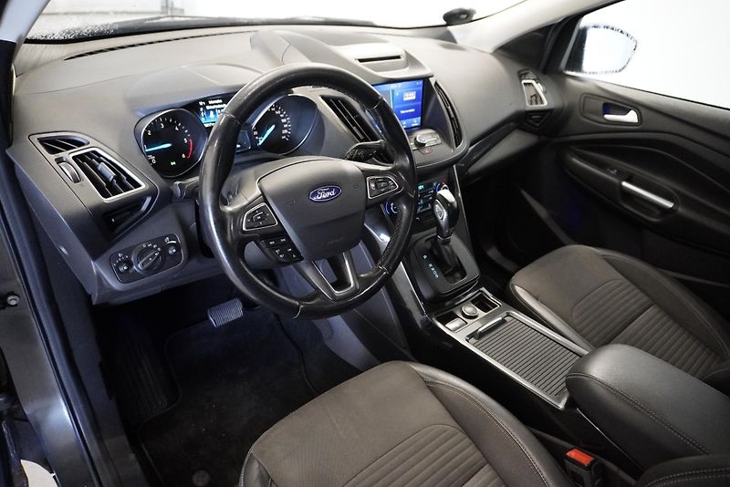 Ford Kuga (2019) 2.0 TDCI TITANIUM AUTOMAT - fotka 12 z 31