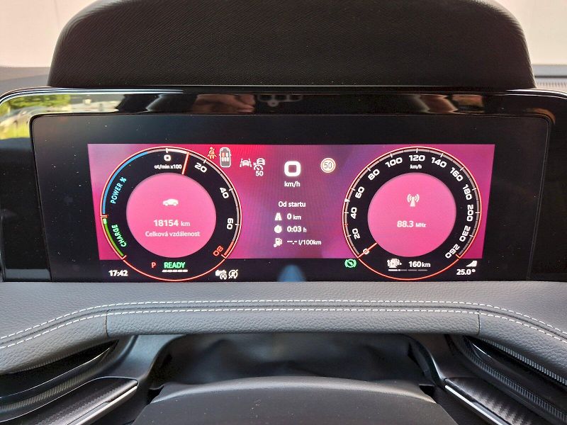 Škoda Superb (2025) Combi iV SportLine DSG 1,5TSi - fotka 17 z 35