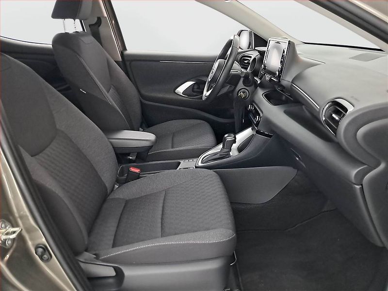 Toyota Yaris (2021) 1.5 VVT-i Hybrid, Automat - fotka 8 z 20