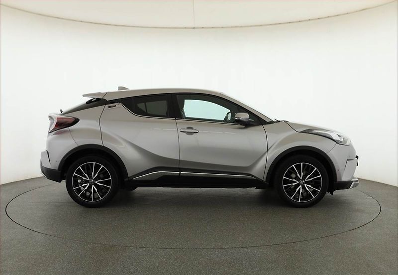 Toyota C-HR (2019) 1.2 Turbo - fotka 6 z 18