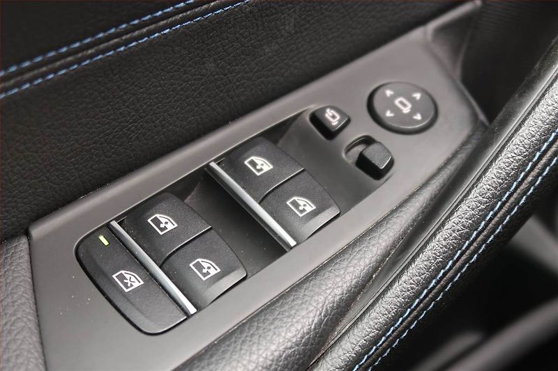 BMW Řada 5 (2019) M Sport 540i xDrive - fotka 16 z 22