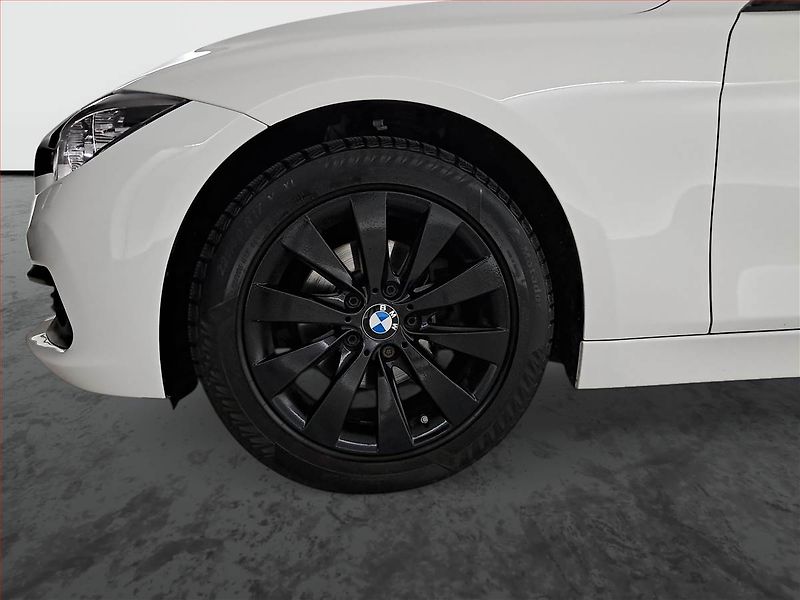 BMW Řada 3 (2017) 318 d, Automat, Navi, Tempomat - fotka 15 z 24