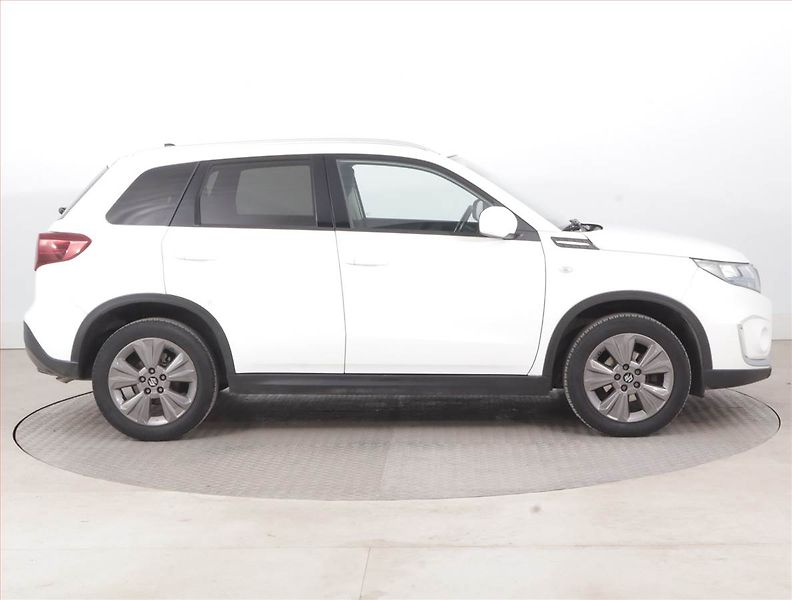 Suzuki Vitara (2020) 1.4 BoosterJet - fotka 6 z 14