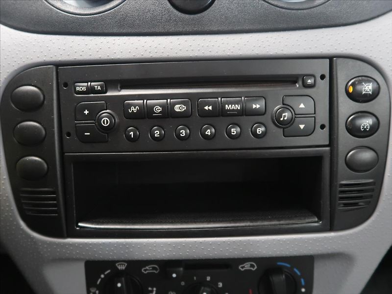 Citroën C3 1,4 i Pluriel - fotka 23 z 33
