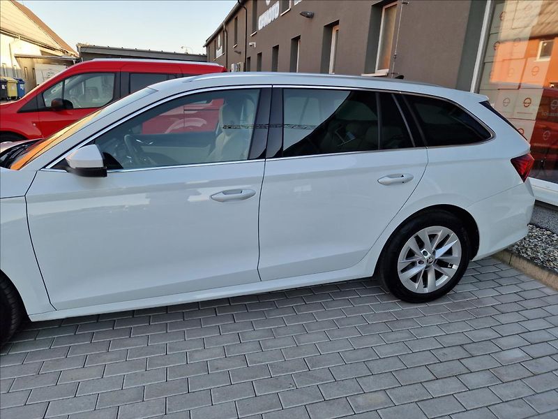 Škoda Octavia 2.0 TDI DSG Style,ČR,1.Maj - fotka 45 z 50