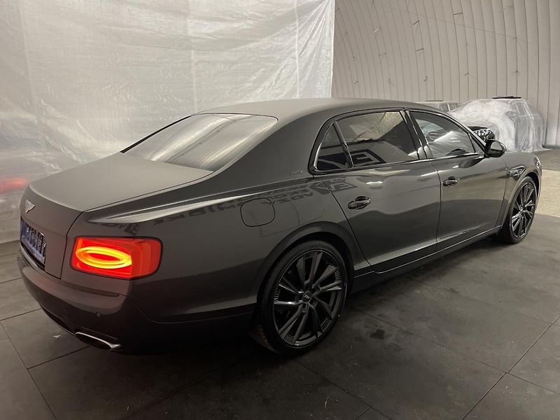 Bentley Flying Spur (2016) 6.0 625 PS  W12 - fotka 30 z 81