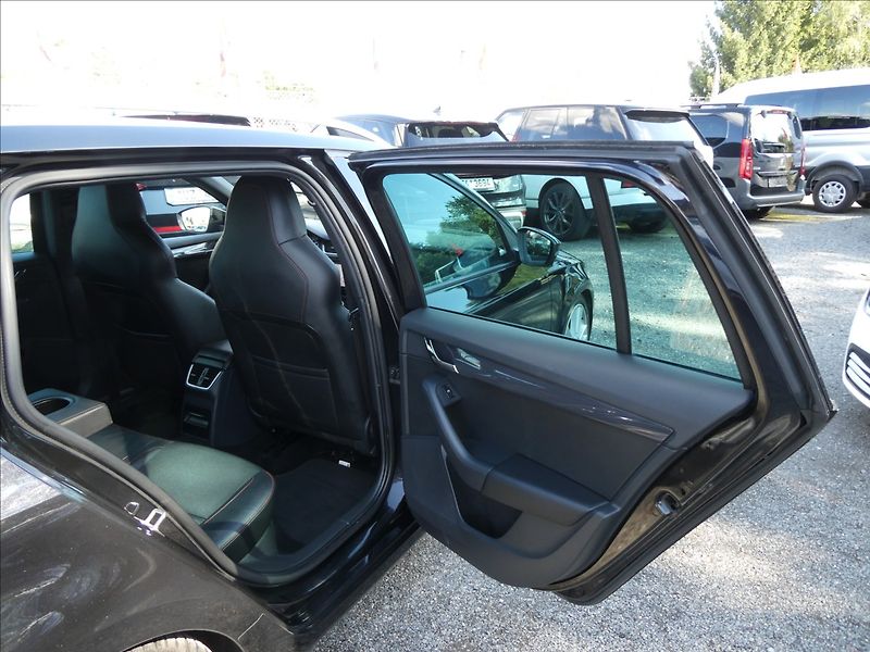 Škoda Octavia 2,0 TDi 135kW RS serviska,2.ma - fotka 25 z 51