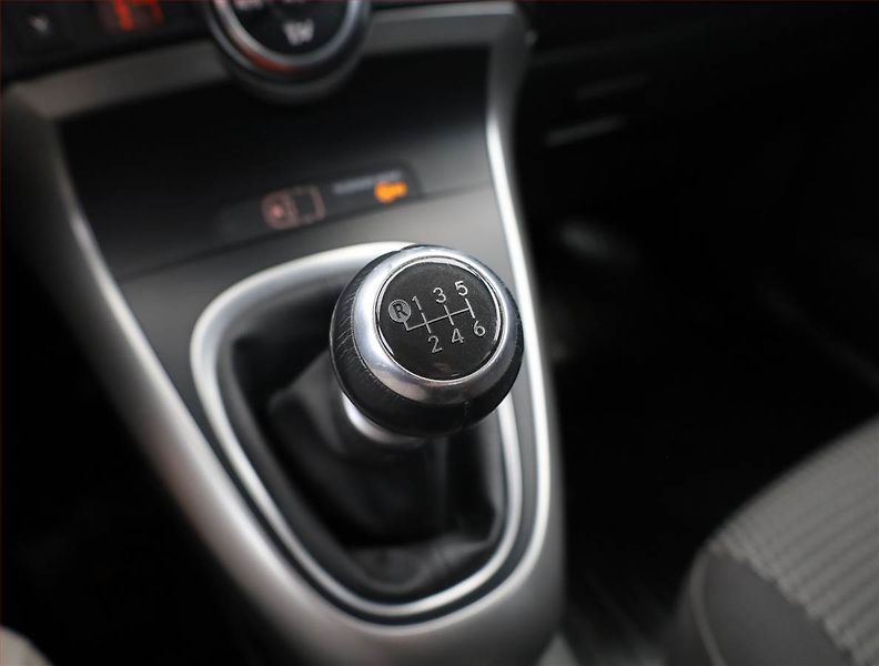 Toyota Verso (2015) 1.8 Valvematic, Serv.kniha - fotka 11 z 16