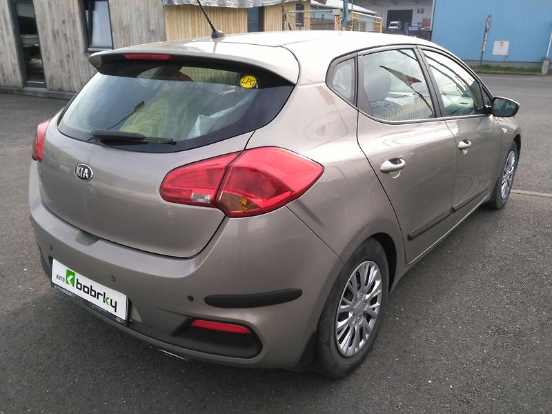 Kia Ceed 1,4i + LPG - fotka 3 z 26
