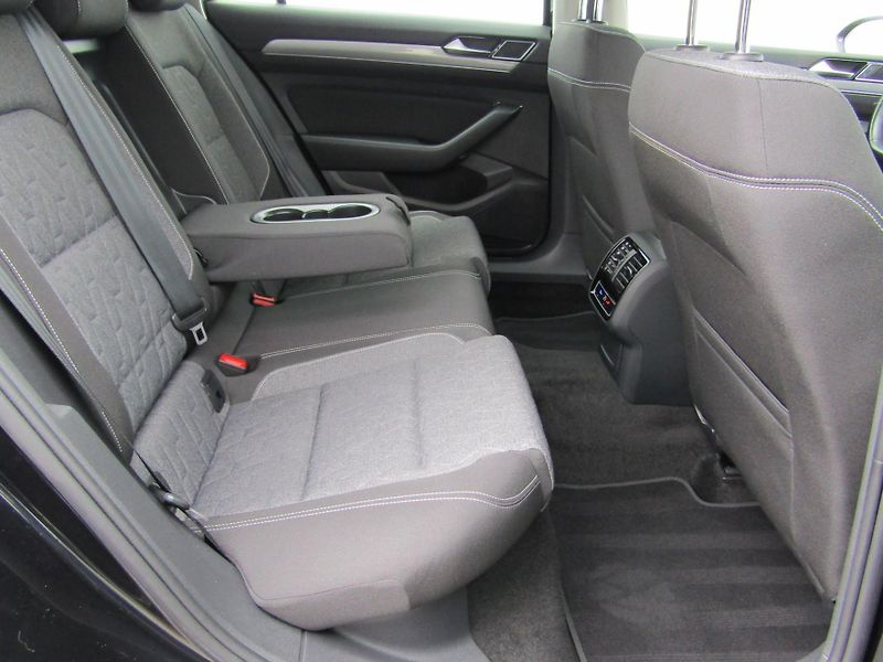 Volkswagen Passat Business 2.0 TDI 110KW DSG Var - fotka 26 z 30