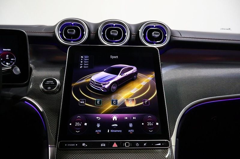 Mercedes-Benz GLC 300 Coupé 4MATIC AMG Pano HuD - fotka 25 z 28