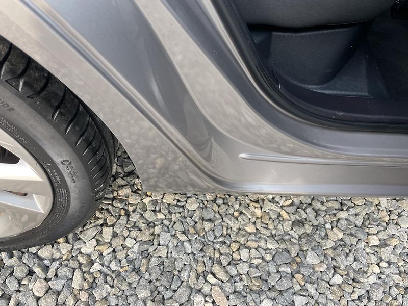 Toyota Auris 1.8i 16v HYBRID AUT NAVI CAM!! - fotka 120 z 166