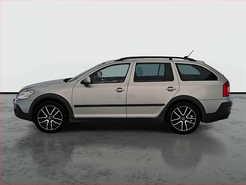 Škoda Octavia (2011) Scout 2.0 TDI, 4X4, Xenony - fotka 3 z 16