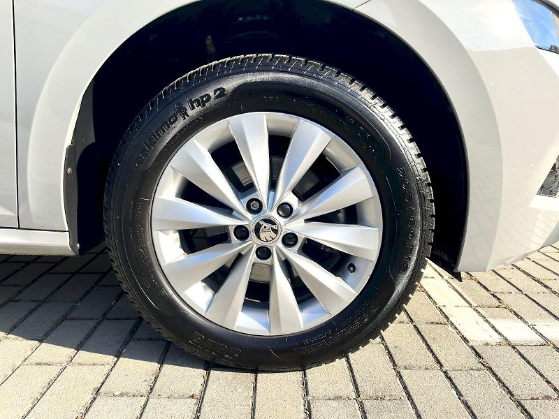 Škoda Kamiq (2021) AMBITION 1.5TSi 110kW M6F - fotka 13 z 23