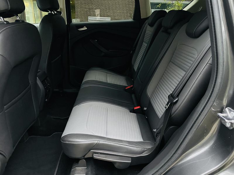 Ford Kuga 2.0TDCi MAN FACELIFT SERVISKA - fotka 29 z 45
