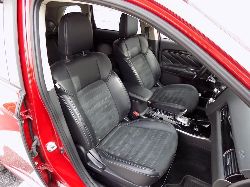 Mitsubishi Outlander (2021) 2.4 PHEV/4WD/1.Maj./LED/ - fotka 17 z 42