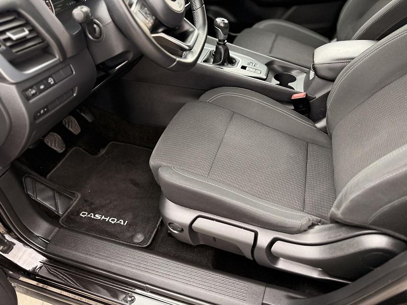 Nissan Qashqai (2022) 1.3 MHEV,140PS,ZÁRUKA - fotka 26 z 37