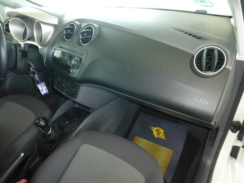 Seat Ibiza (2011) 1,6TDI*KLIMA**ALU*VYHŘ.SEDADLA - fotka 18 z 23