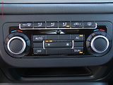 Volkswagen Tiguan (2010) 2.0TDi 4Motion, AC, tažné - náhled 13