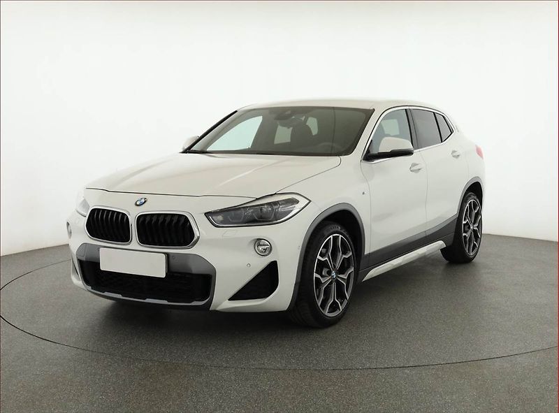 BMW X2 (2018) M Paket xDrive20i - fotka 2 z 19