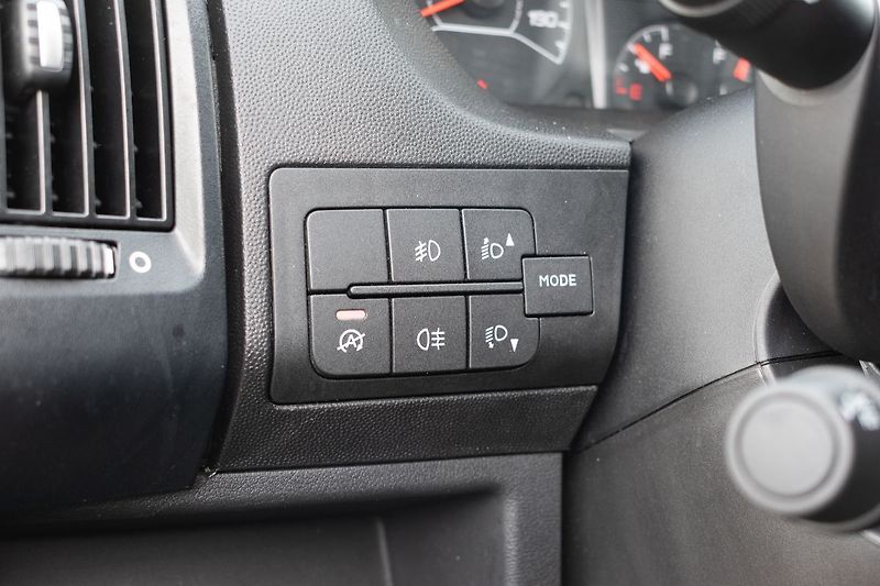 Peugeot Boxer 2.2 BlueHDi L4H3*ZÁRUKA*ČR 1.M - fotka 13 z 25