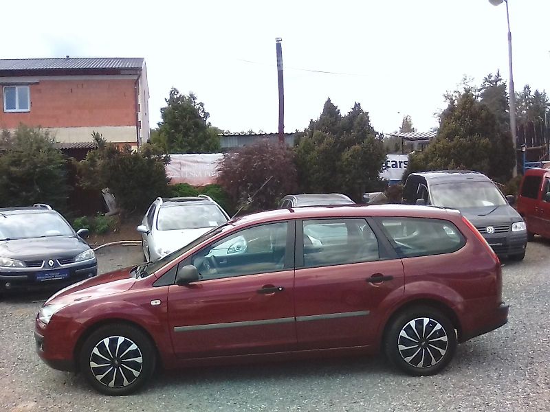 Ford Focus (2005) 2.0i 16V combi, 2majitel - fotka 7 z 30