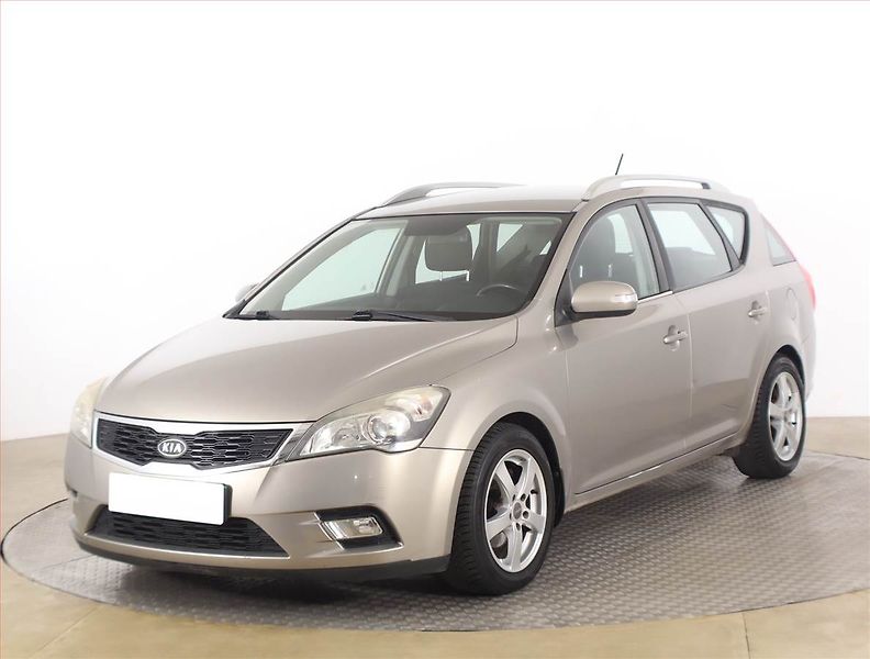 Kia Ceed (2010) 1.4 CVVT, Serv.kniha, nová STK - fotka 2 z 15