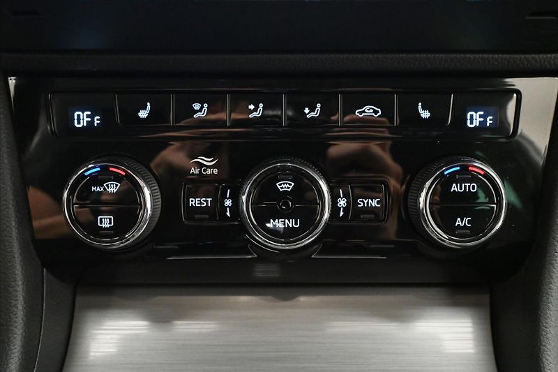 Škoda Superb 1,4 TSI iV 160 kW DSG Style Zá - fotka 21 z 31